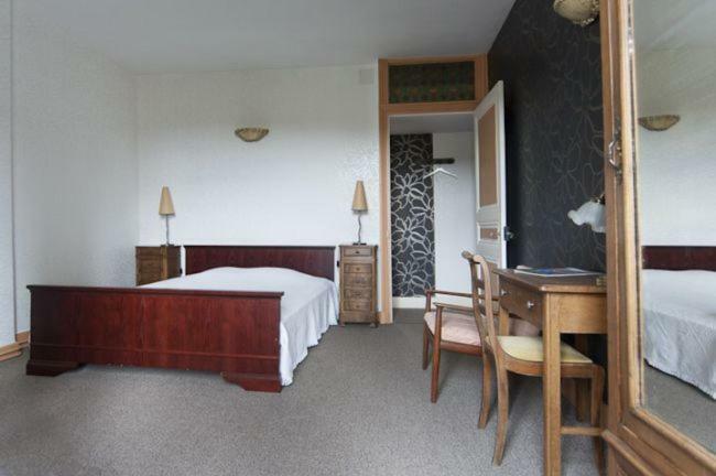 Hotel Les Volets Bleus à Le Perreon Extérieur photo